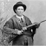 Portrait de Calamity Jane, fusil en main