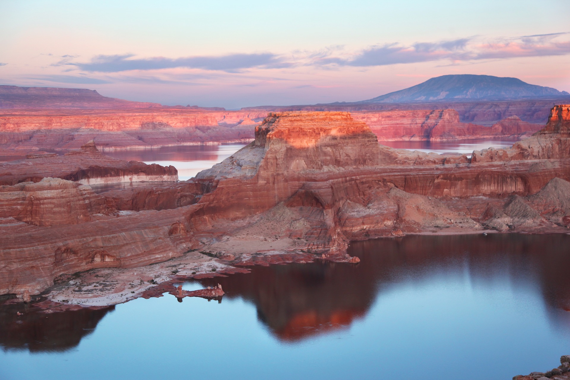 Пейдж аризона. Аризона пейдж озеро Пауэлл. Сан Франциско Grand Canyon. Разноцветное озеро Юта. Фиш-Лейк Юта США фото.